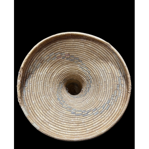 211 - Early 20th Century Igiseke Presentation Basket , Tutsi People Rwanda.