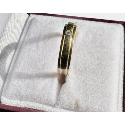 370 - 18kt Gold (White & Yellow) & Diamond Ring