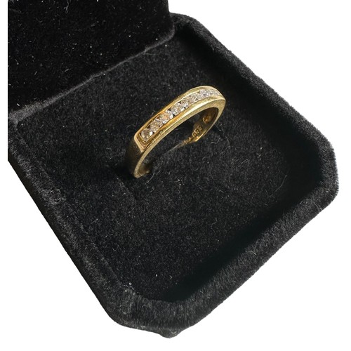 372 - 18ct Gold & Diamond Ring Size O