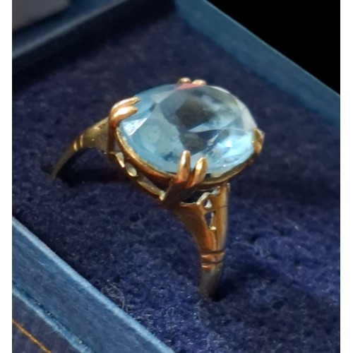 505 - 9ct Gold Dress Ring with Blue Stone Size L