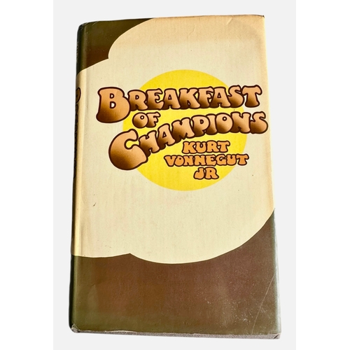 78 - Kurt Vonnegut Jr - Breakfast Of Champions UK First Edition Size 22.5cm x 14.5cm x 2.7cm