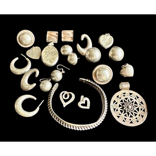 239 - 925 Marked Silver Jewellery Weight 92g