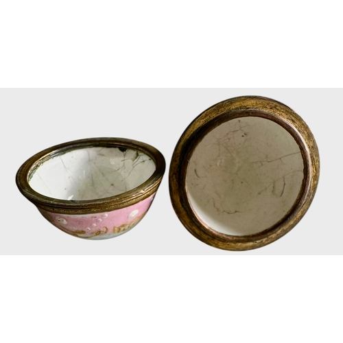 250 - A Late 18th Century English Enamel Egg Shaped Bonbonniere Length 4cm