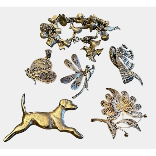 252 - A Collection Of Silver And White Metal Items