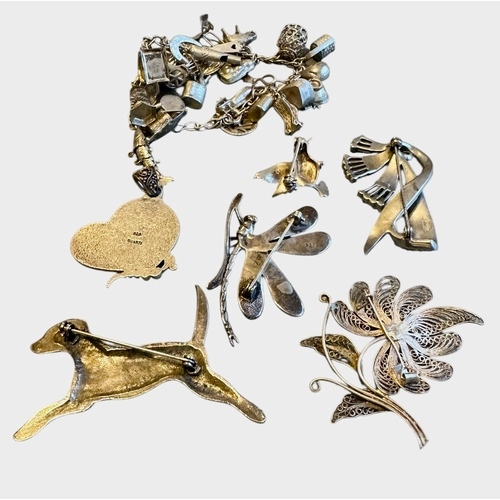 252 - A Collection Of Silver And White Metal Items