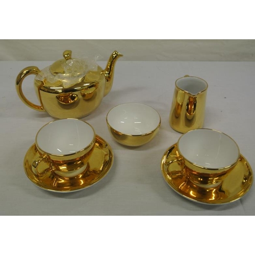 43 - 7 piece gilt decorated Royal Worcester tea set