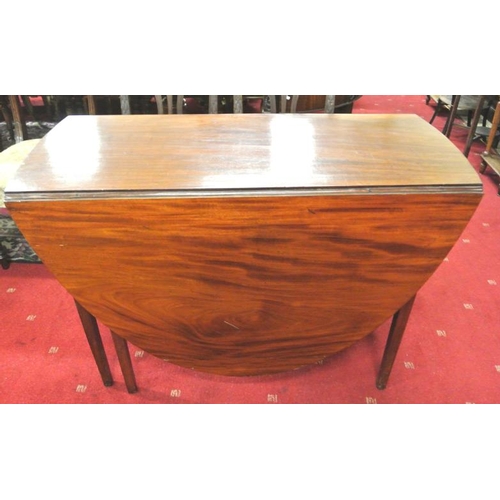 85 - Edwardian mahogany Pembroke table with Ds shaped drop leaves, pull-out supports on square tapering l... 