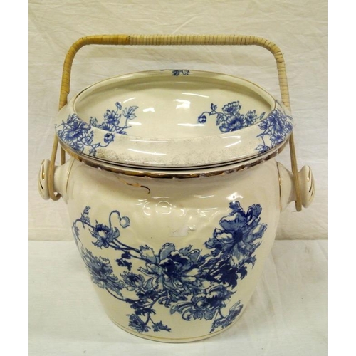 43 - Victorian style blue and white wash bowl with foliate decoration