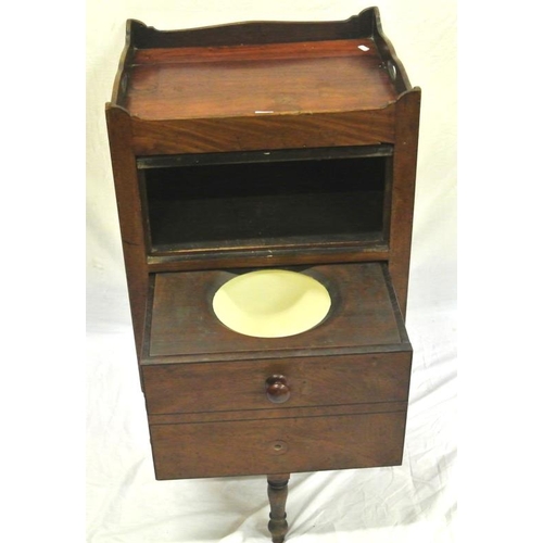 44 - Victorian inlaid mahogany commode with raised borders, pull-out seat, on turned tapering legs
H80  5... 