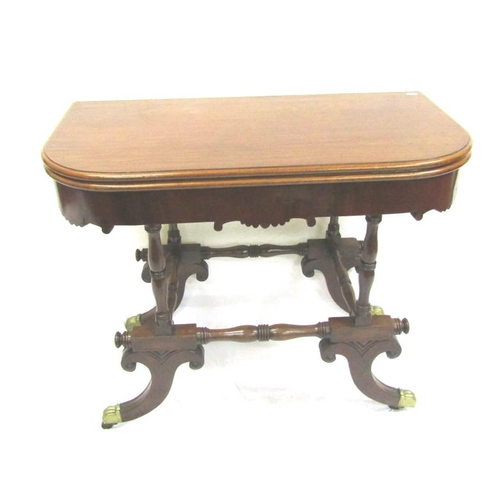 115 - Victorian mahogany tea table with swivel fold-over top, rounded corners, raised on turned columns wi... 