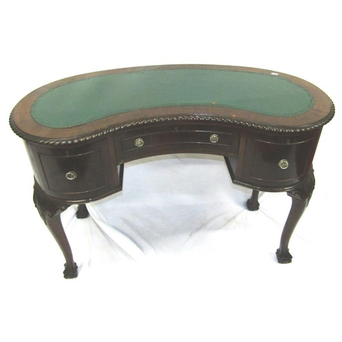 26 - Georgian style kidney shaped mahogany desk with leatherette inset, reeded frieze, shaped drawers wit... 