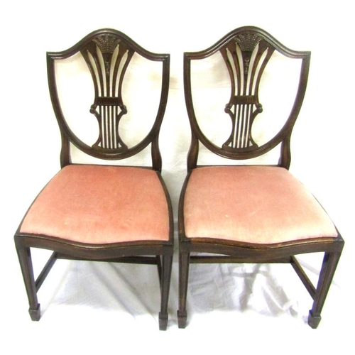 286 - Pair of Hepplewhite style occasional chairs with shield shaped pierced backs, upholstered seats, on ... 