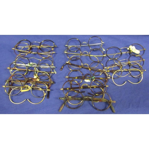 33 - Assorted lot of old spectacles and lenses in box
 15 Tot