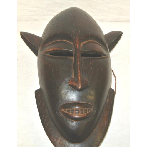 38 - African art carved tribal mask