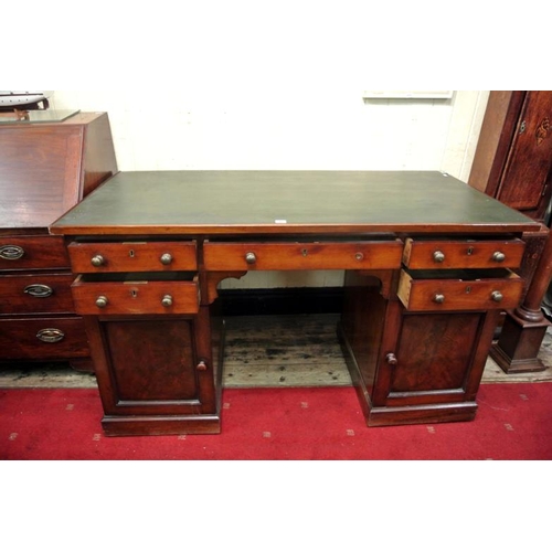 45 - Edwardian mahogany pedestal or knee-hole desk with five drawers, presses under with panelled doors, ... 