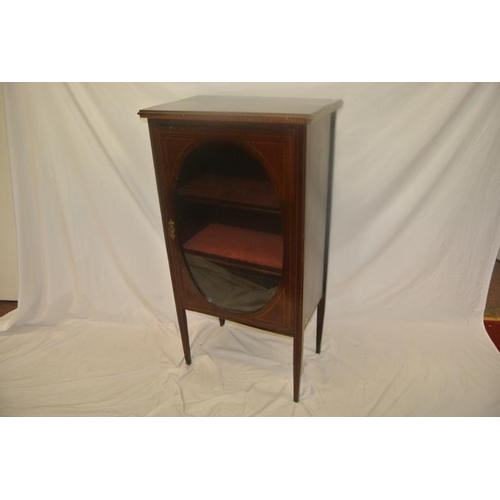 54 - Edwardian inlaid mahogany display cabinet with oval glazed door, shelved interior, on square taperin... 