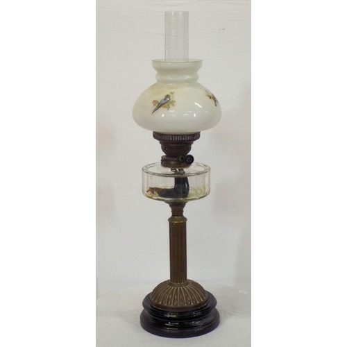 47 - Victorian brass table oil lamp with clear glass bowl, bird and foliate decorated shade, on circular ... 