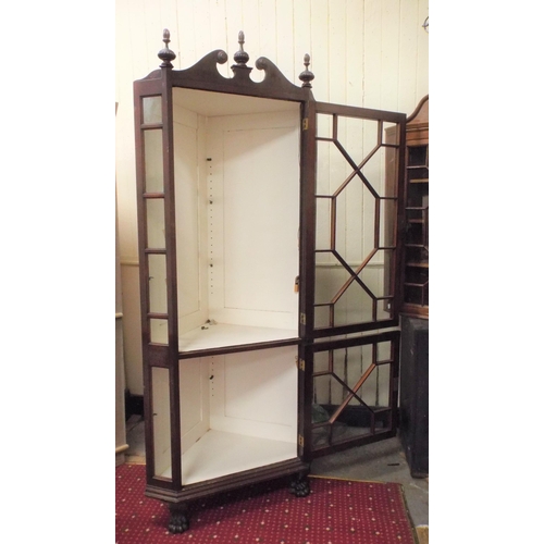 252 - Georgian style mahogany corner display cabinet with scroll top, astragal glazed doors, on lion claw ... 