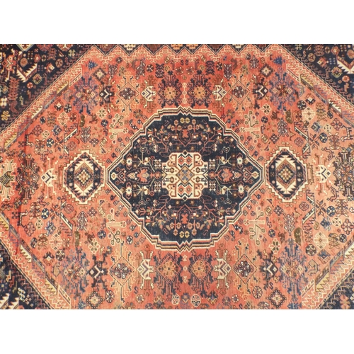 48 - Large Kashkai Persian rug with foliate decoration