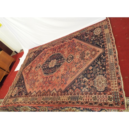 48 - Large Kashkai Persian rug with foliate decoration