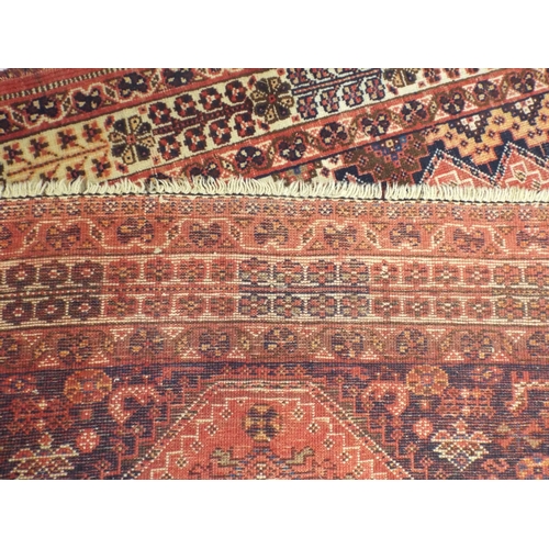 48 - Large Kashkai Persian rug with foliate decoration