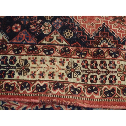 48 - Large Kashkai Persian rug with foliate decoration