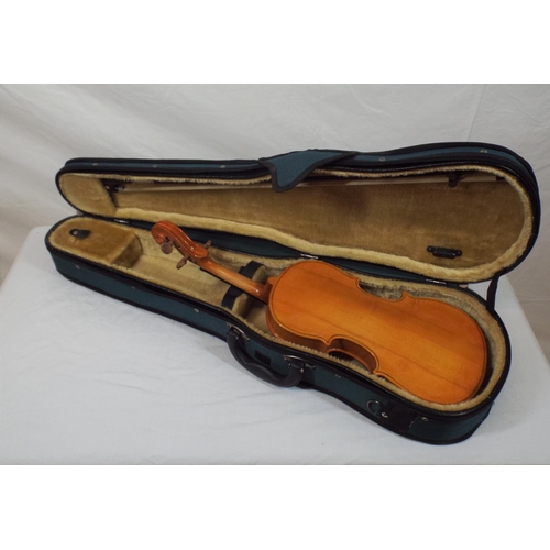 62 - Student's violin in carrying case 'The Stentor Student'