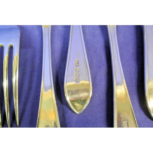 106 - Set of six Sheffield silver dinner forks with angular handles, dated 1931, 302g