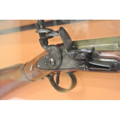 260 - Blunderbuss made by Robert Tomlinson, gunsmith, Dublin. The Tomlinson firm commenced business as gun... 