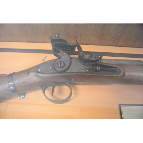 260 - Blunderbuss made by Robert Tomlinson, gunsmith, Dublin. The Tomlinson firm commenced business as gun... 