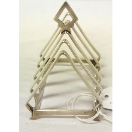 63 - Birmingham silver four sectioned toast rack with shaped handle, dated 1941, 80g