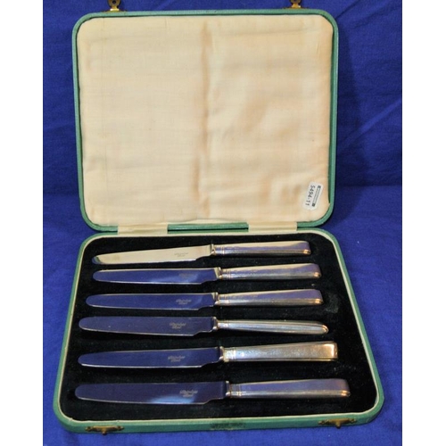 98 - Set of six Sheffield Art Deco style knives, dated 1933, in presentation case