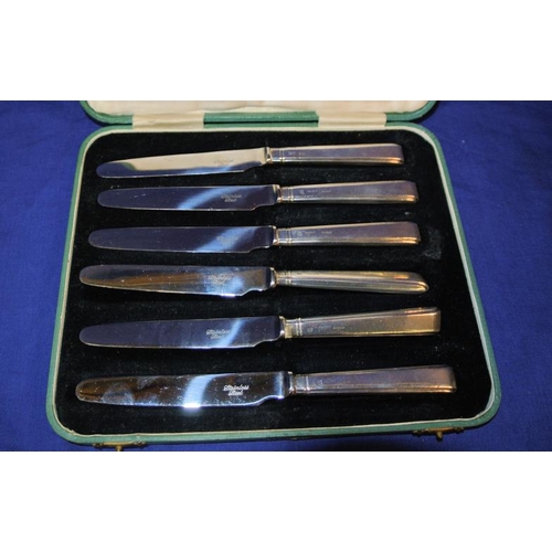 98 - Set of six Sheffield Art Deco style knives, dated 1933, in presentation case