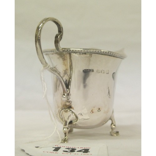 134 - Birmingham silver creamewer with beaded rim, shaped handle, on three hoof feet, dated 1919, 55g