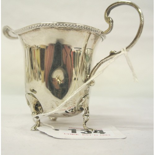 134 - Birmingham silver creamewer with beaded rim, shaped handle, on three hoof feet, dated 1919, 55g