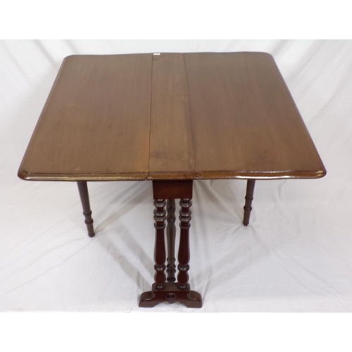 49 - Victorian mahogany Pembroke table with drop leaves, pull-out gateleg support, turned columns and str... 