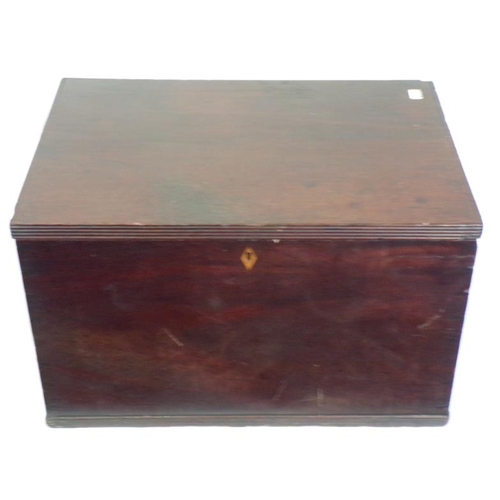 53 - Georgian mahogany wine cooler box with reeded borders and sectioned interior