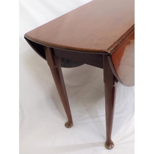 120 - Victorian mahogany Pembroke table with D-shaped drop leaves, gateleg support, on cabriole legs with ... 