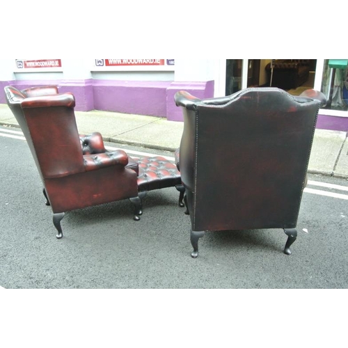 270 - Pair of Georgian design wingback library armchairs with buttoned leather upholstery, brass buttons, ... 