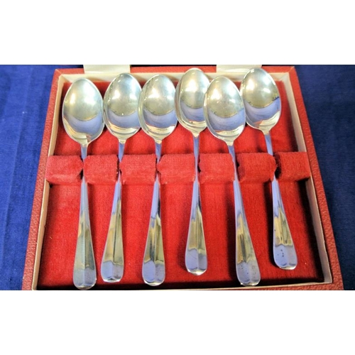 255 - Set of 6 Sheffield silver teaspoons, dated 1973, in presentation case