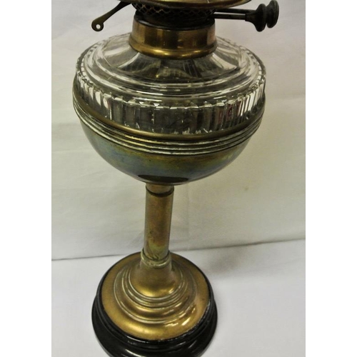 138 - Victorian brass table oil lamp with round base, glass bowl and etched shade