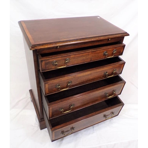 149 - Georgian crossbanded mahogany and oak bachelors chest of four drawers with pull-out slide, brass dro... 