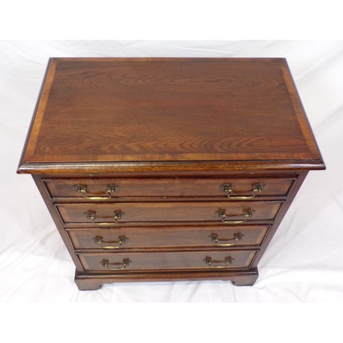 149 - Georgian crossbanded mahogany and oak bachelors chest of four drawers with pull-out slide, brass dro... 