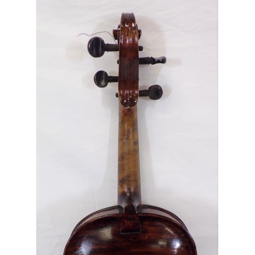 17 - Vintage violin with bow in carrying case