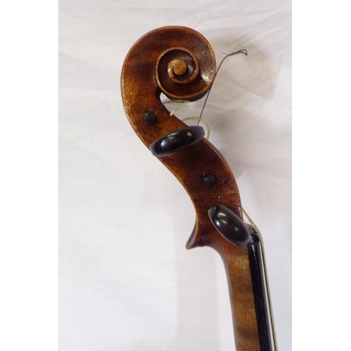 17 - Vintage violin with bow in carrying case