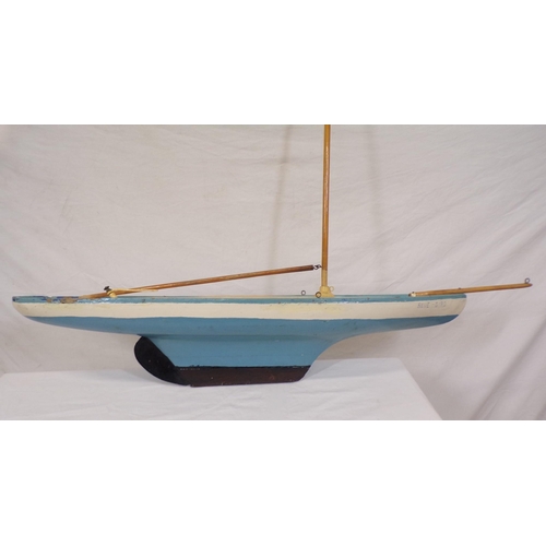 187 - Timber model yacht 'Bluebird'