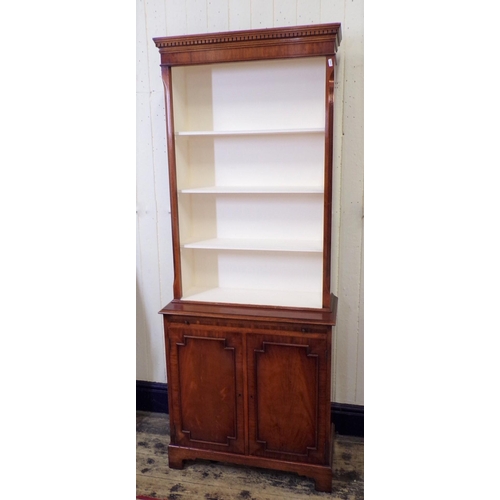 20 - Edwardian mahogany bookcase with dentil frieze, reeded shelving, pull-out shelf, press under, on bra... 