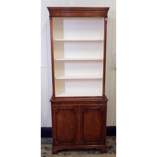 20 - Edwardian mahogany bookcase with dentil frieze, reeded shelving, pull-out shelf, press under, on bra... 