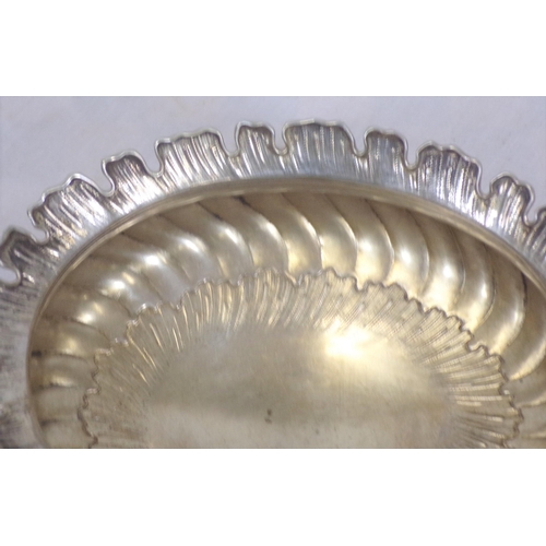 271 - German silver oval bowl with serrated rim and reeded decoration, on four cast feet 911g