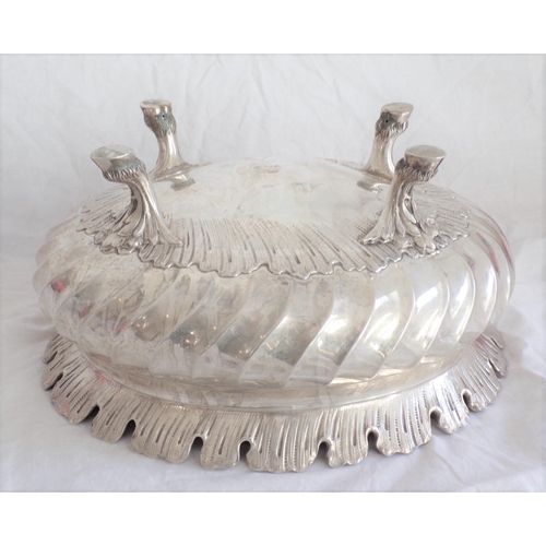 271 - German silver oval bowl with serrated rim and reeded decoration, on four cast feet 911g